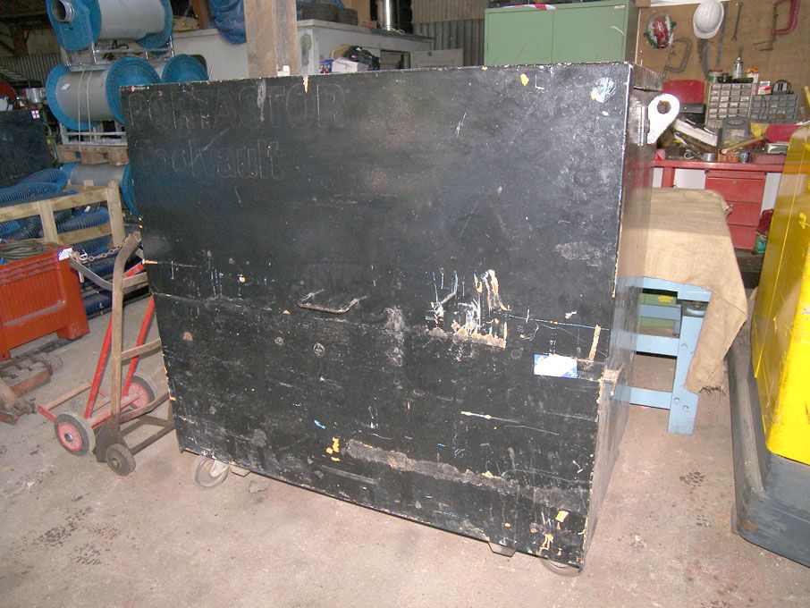 Portastor mobile metal tool vault, single shelf, l...