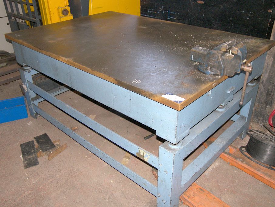 1800x1200mm CI surface table with 4" bench vice