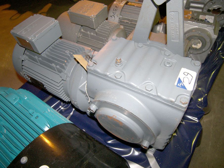 SEW Eurodrive 3 phase motor / gearbox, 2.2kW @ 141...