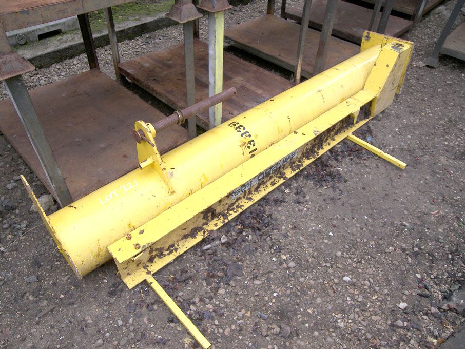 Pelloby floor mounted swing jib, 6ft span, 250kg s...