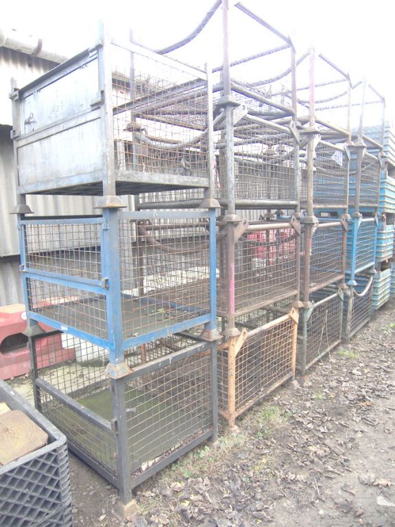 16x stackable wire mesh stillages, 900x900mm