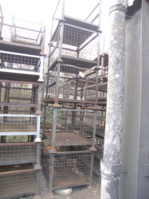 5x stackable wire mesh stillages, 1050x750x750mm