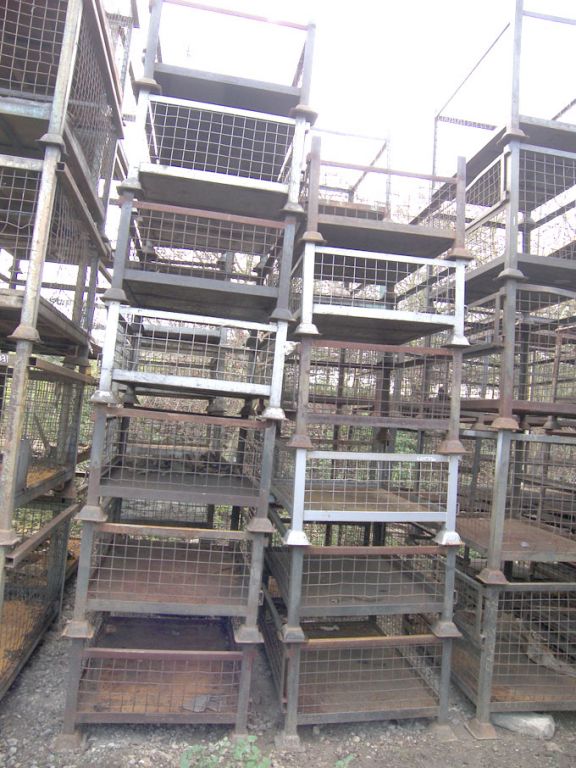 13x stackable wire mesh stillages, 1050x750x450mm