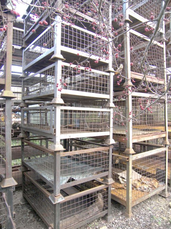 7x stackable wire mesh stillages, 1050x750x450mm
