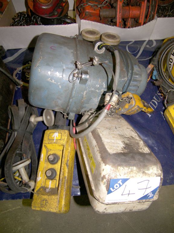 Demag 250kg electric chain hoist, pendant control