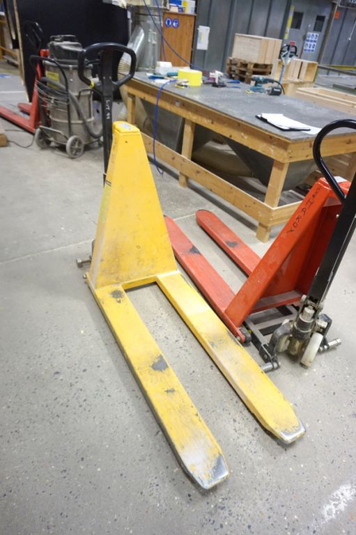 Manual scissor lift pallet truck, 1000kg, 800mm ma...