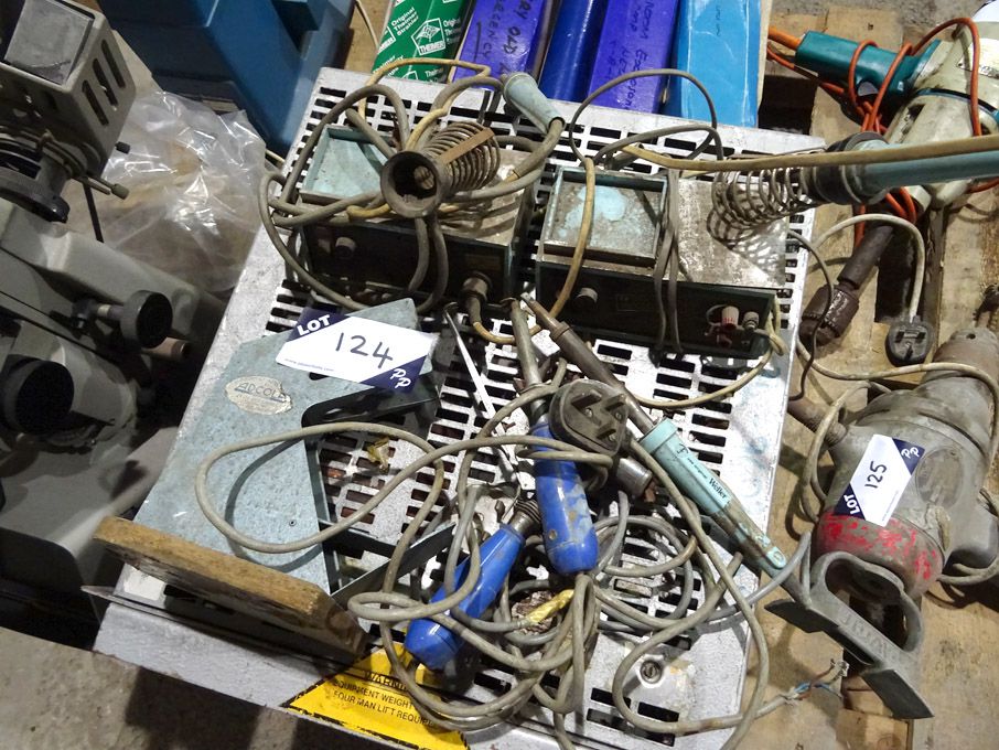 Qty various Weller soldering irons etc - Lot locat...