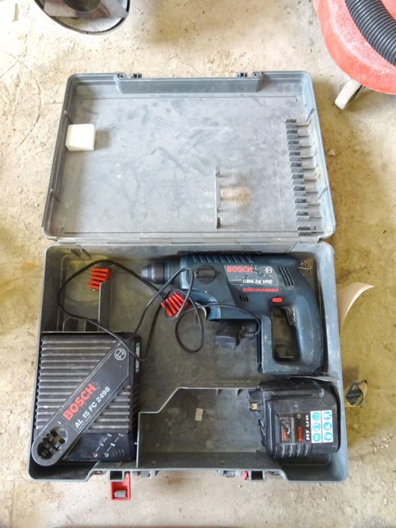 Bosch GBH 24VRE SDS hammer drill with charger & ba...