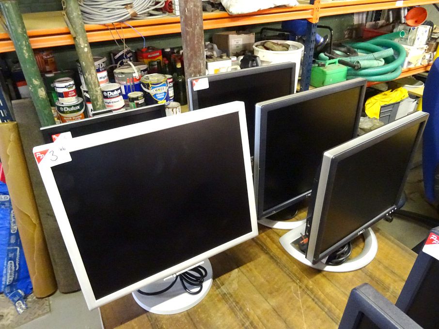 6x Dell 17" LCD VGA monitors - Lot located at: DK...