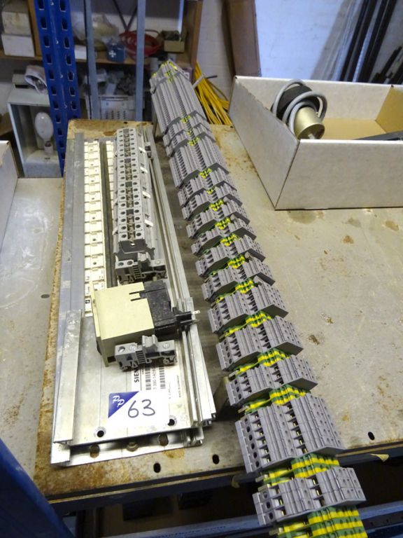 Qty various Siemens DIN rails - Lot located at: DK...