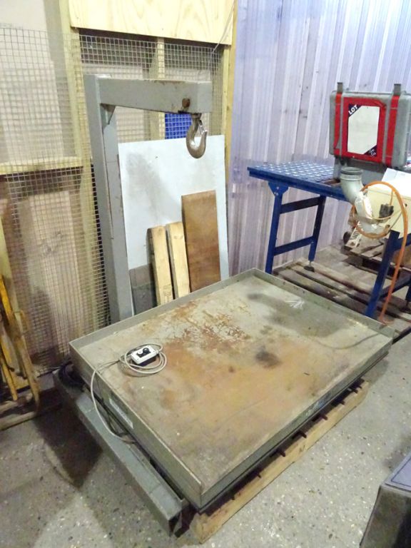 Birch Engineering hydraulic lift table, 1000kg cap...