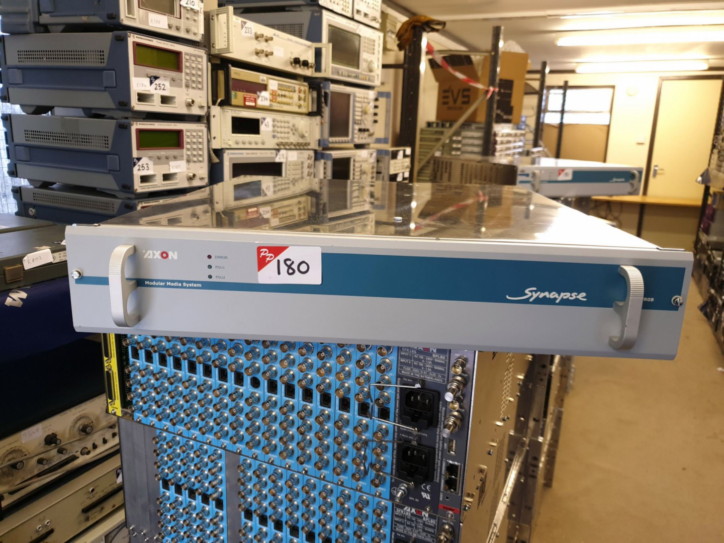 Axon Synapse SFR08 modular media chassis inc: 2x H...