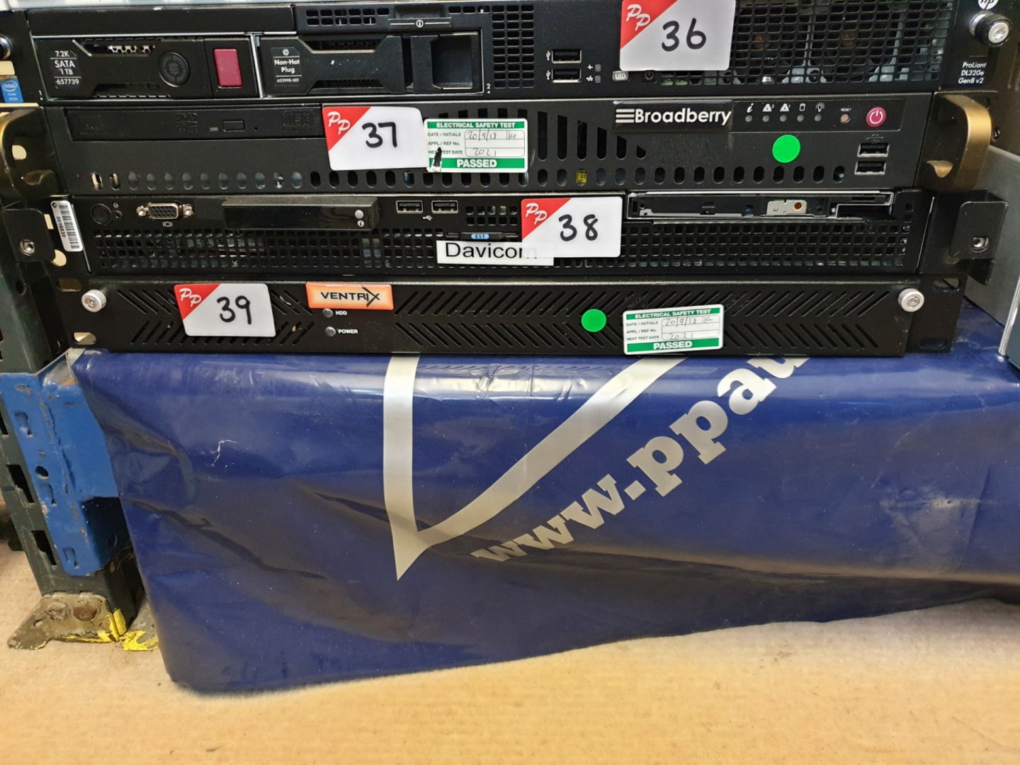 Ventrix rack type server - Please Note: Hard...