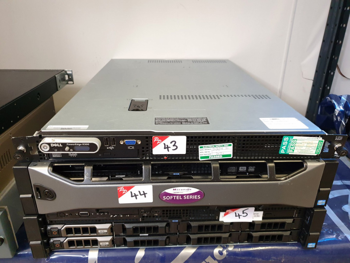 Dell Power Edge R300 rack type server - Pleas...