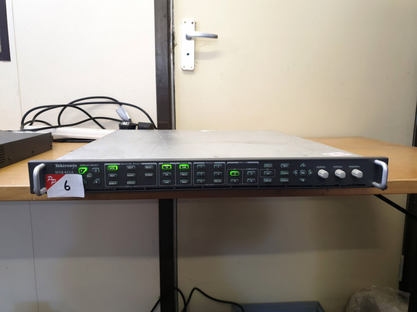 Tektronix WVR 611A waveform rasteriser