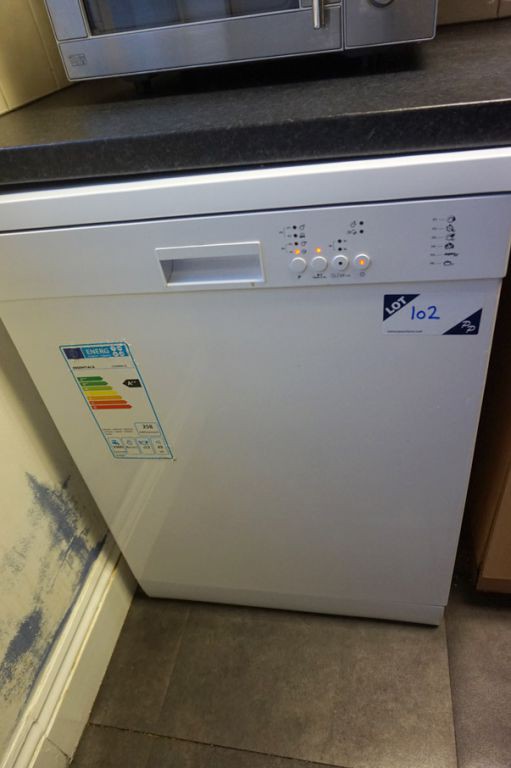Essentials CDW60W18 white under counter dishwasher