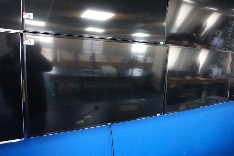 Samsung 47" colour LCD TV