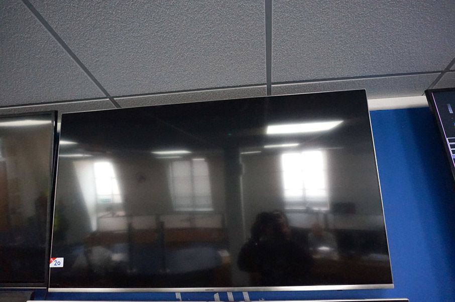 Samsung 49" colour LCD TV