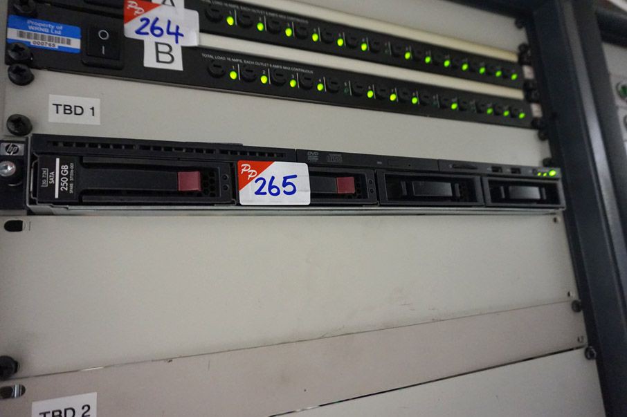 HP rack type server