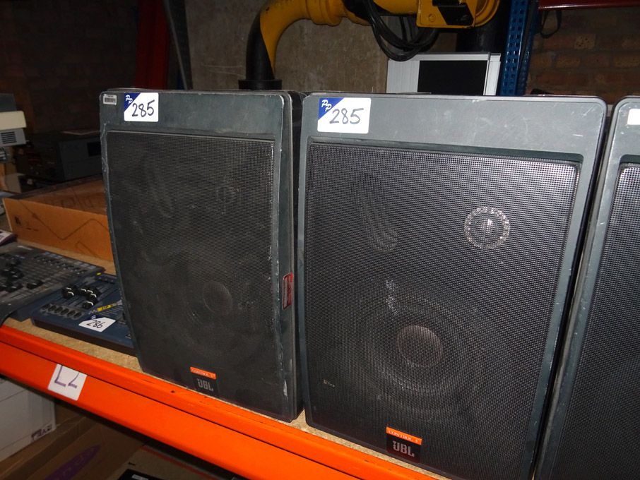 2x JBL Control 5 speakers
