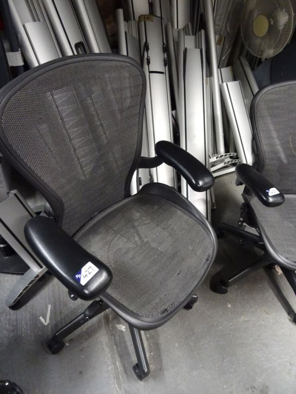Herman Miller black swivel office chair (slightly...