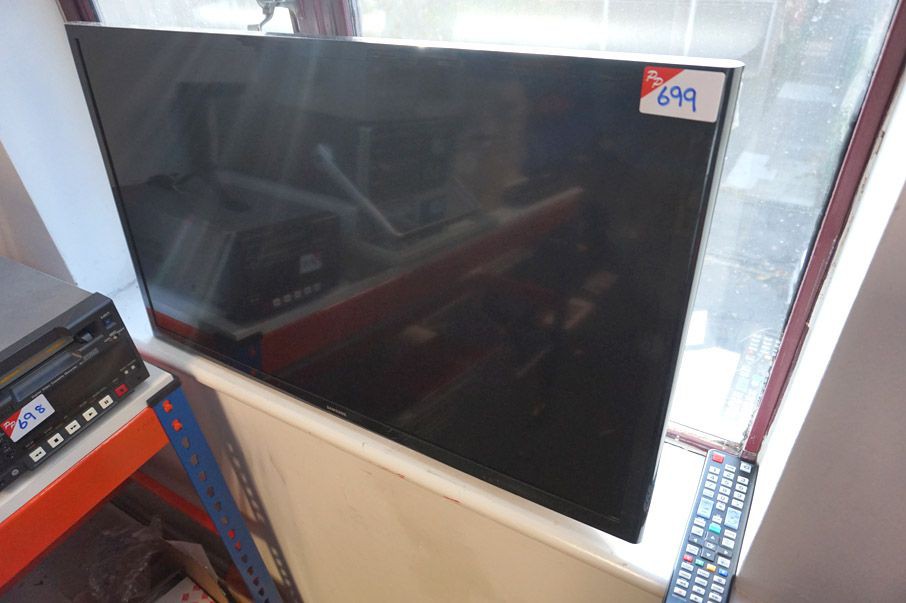 Samsung HG32EE470FK 32" LCD colour TV with remote