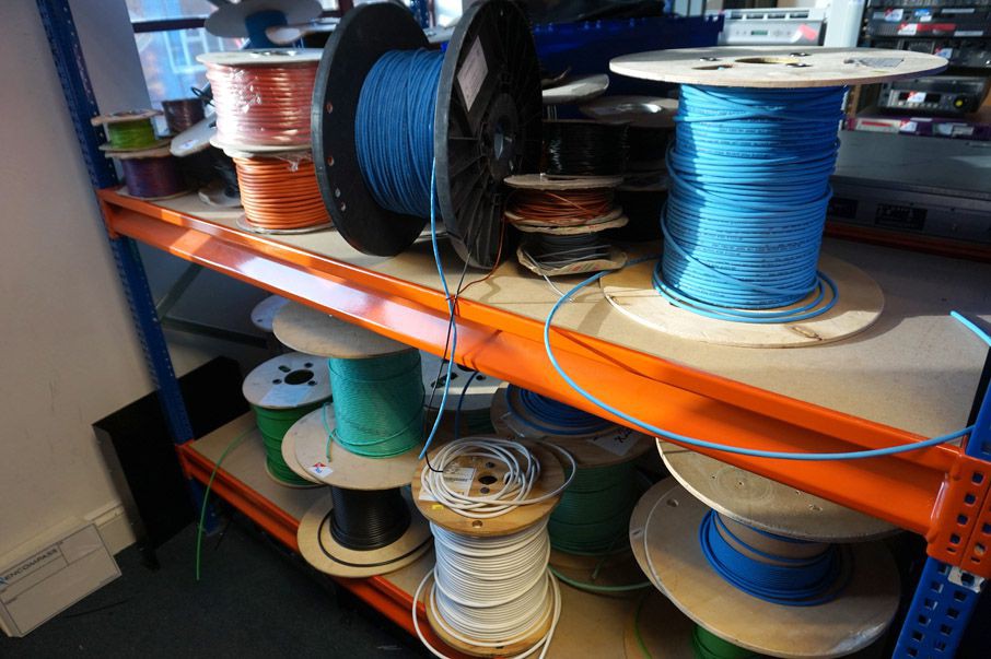 Qty various cable inc: power cable, single core ca...