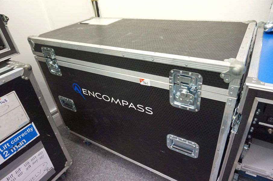 Mobile flight storage case with 2x Sony KDL-40R553...