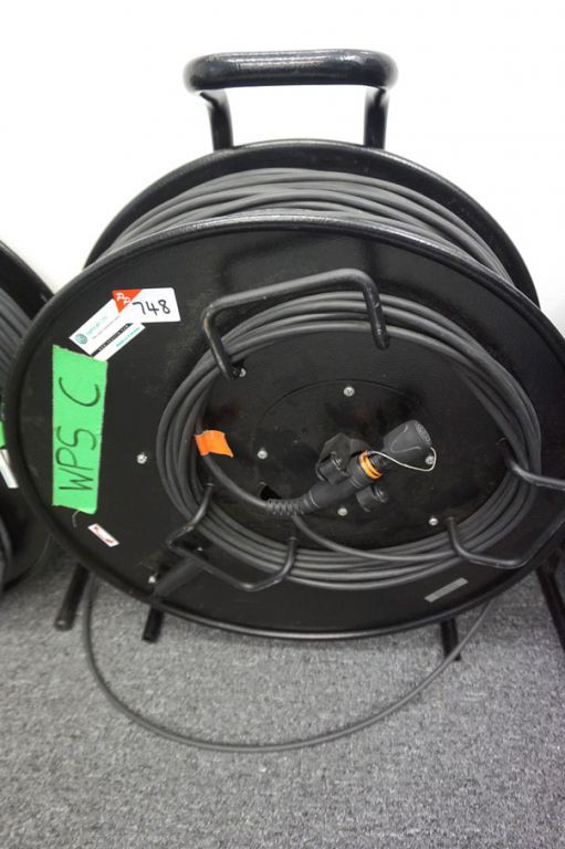 Cable drum with fibre optic patch cable