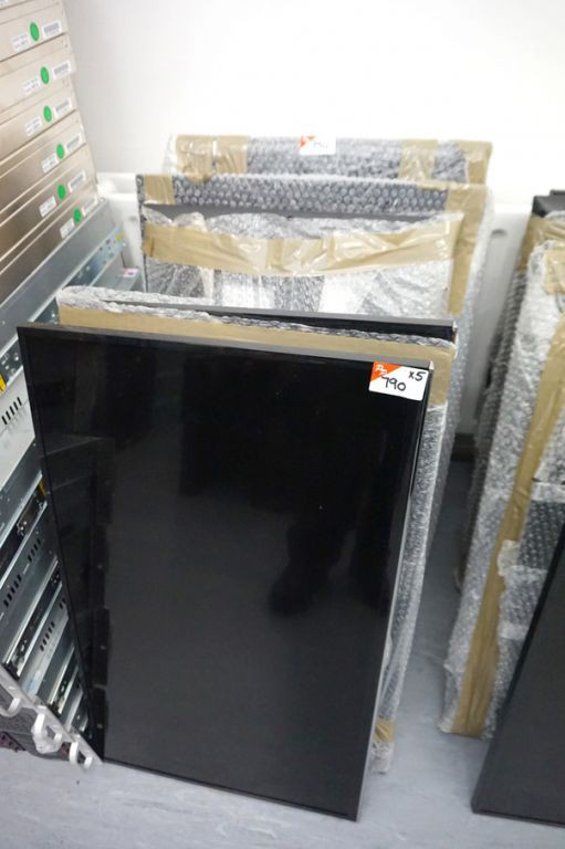 5x various Samsung 32" LCD colour TV's