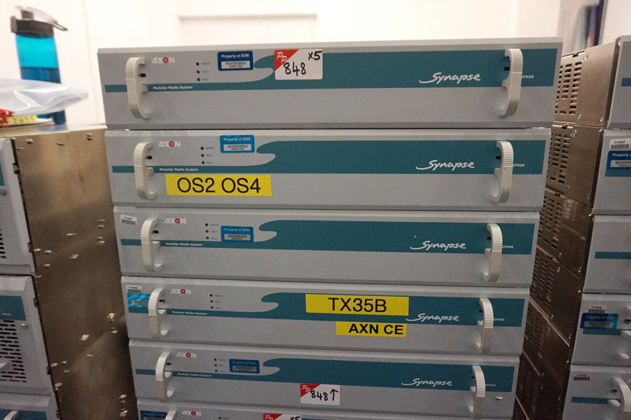 5x Axon Synapse SFR08 modular media system chassis...
