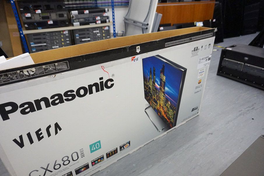Panasonic TX-40CX680B LCD TV (boxed)