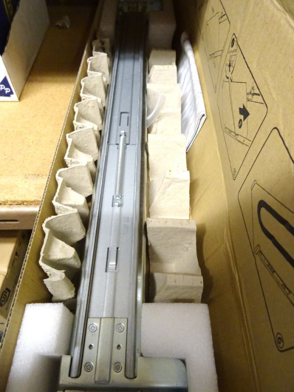 2x Dell OXV104 sliding rack rails (unused)