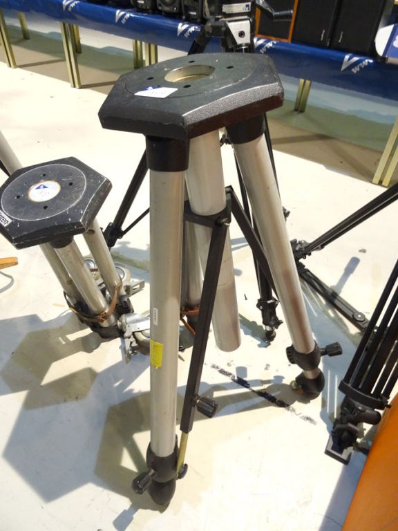 Vinten camera tripod base