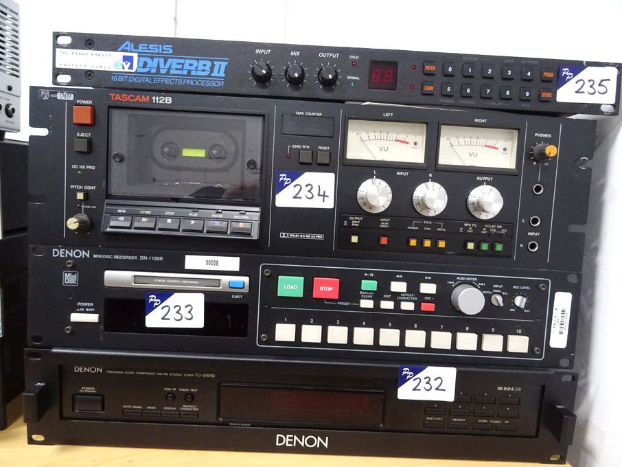 Alesis Midiverb II 16 bit digital effects processo...