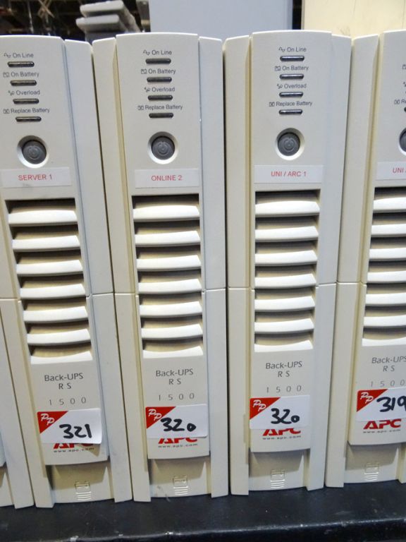 2x APC Backup RS 1500 UPS