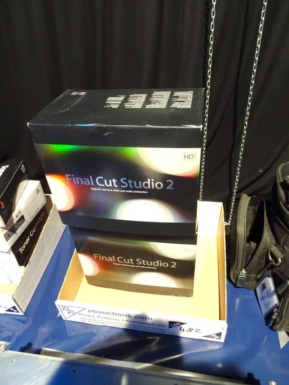 AMEND: '2x Final Cut Studio 2 for Apple Mac with m...