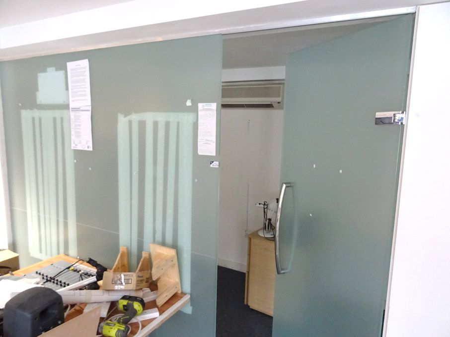 2800x2200mm frosted glass panels with door