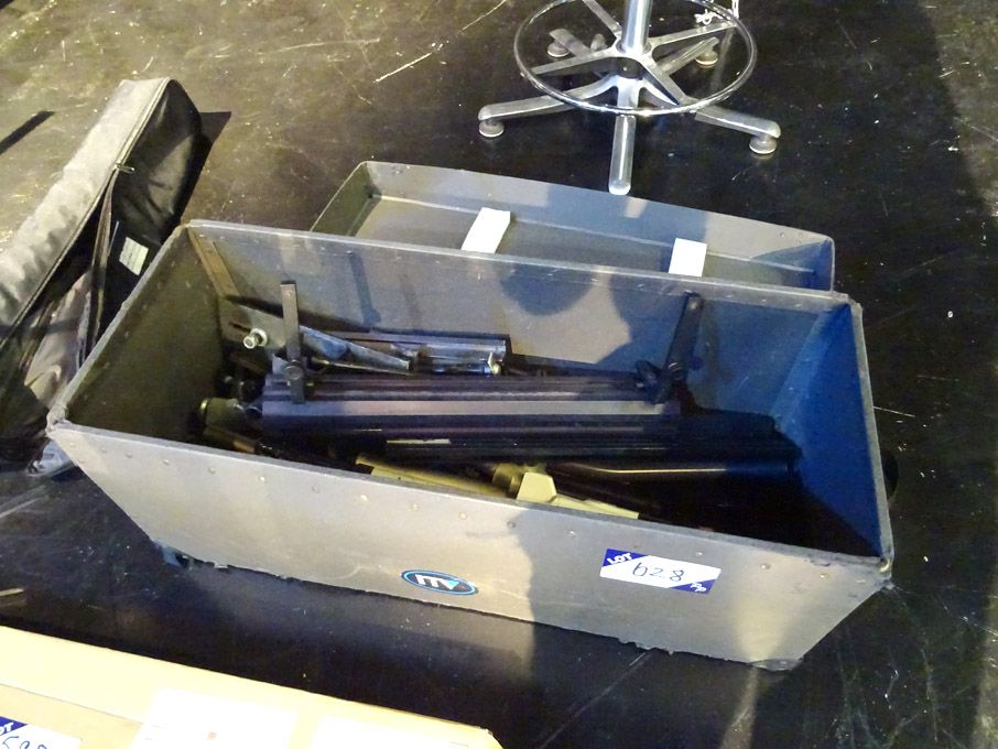 AMEND: 'Qty various camera / microphone stand part...