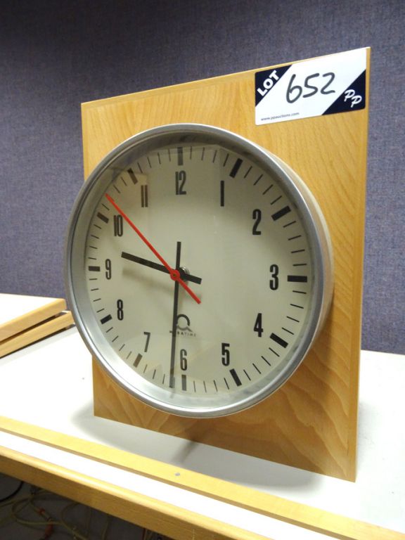 Mobatime analogue pulse clock