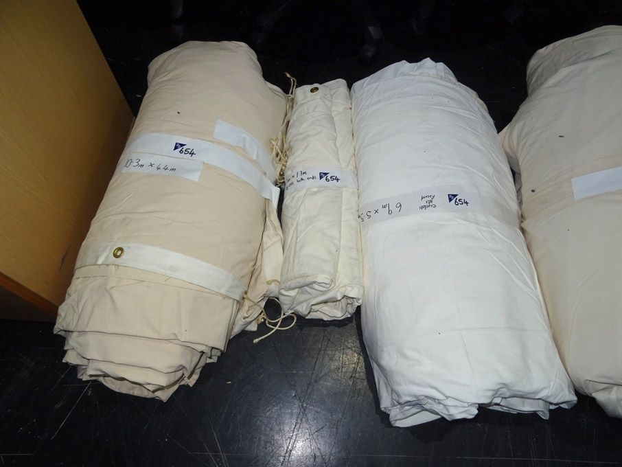 6.9x5.5m, 4.5x1.7m & 10.3x4.4m approx cream cyclor...
