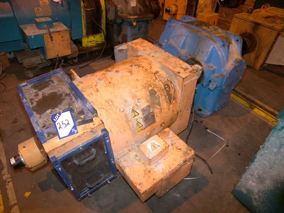 GEC DC motor, 224kW @ 1000rpm with gearbox