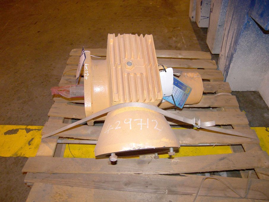 Motor gearbox on pallet