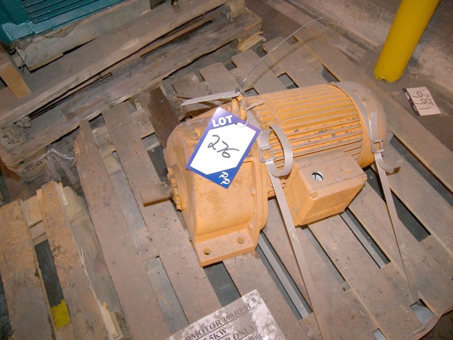5.5kW motor & gearbox on pallet (spares or repairs...