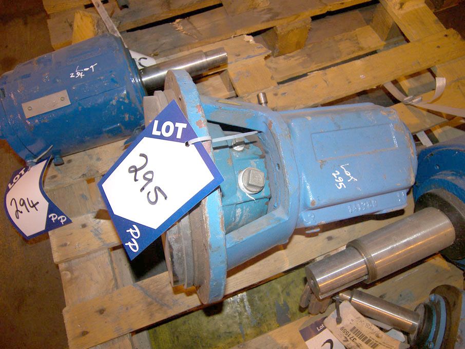 Complete pump rotating element on pallet