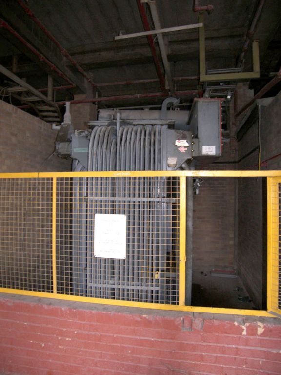 Johnson & Philips 2750kva transformer, HV= 11000v,...