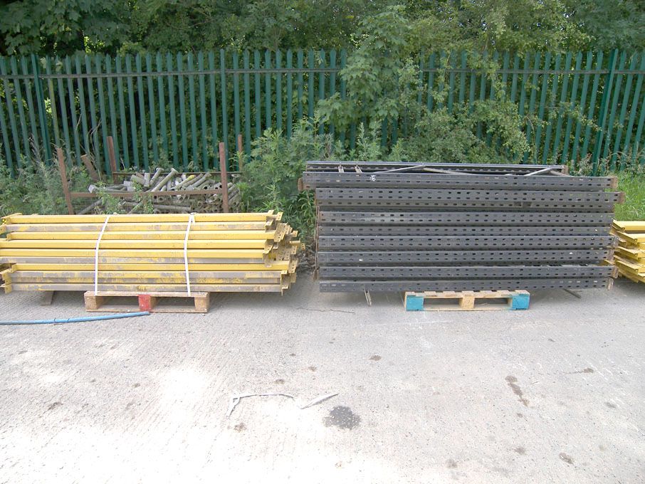 14 bays Link 51 heavy duty boltless pallet racking...