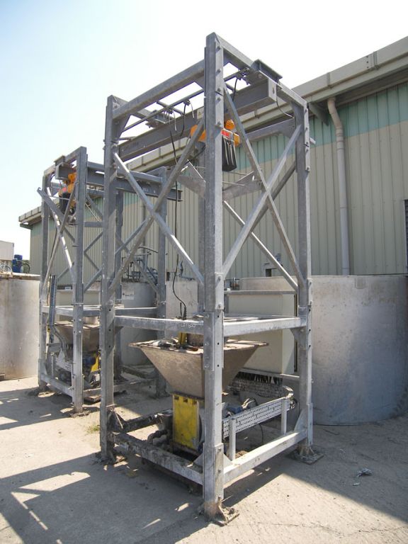 Nalco s/s 316 4 pillar loading station with hopper...