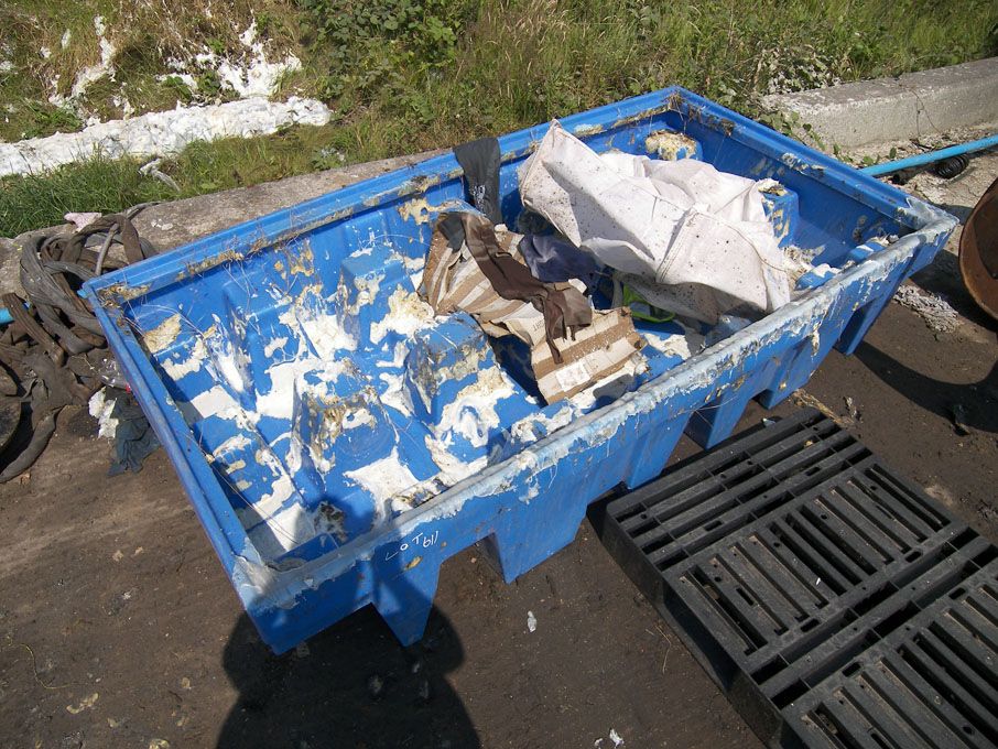 2400x1300mm approx bunded oil drip tray
