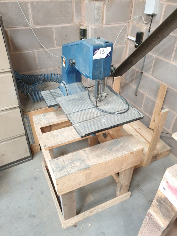 Naerok 240v vertical bandsaw, 370mm throat, 400x40...